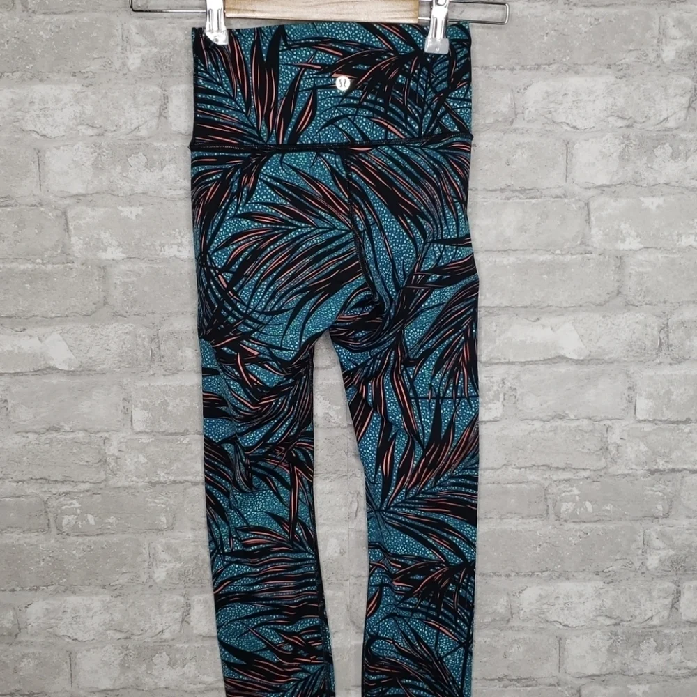 Lululemon Tofino Palm Leaf tight‎ stuff Legging